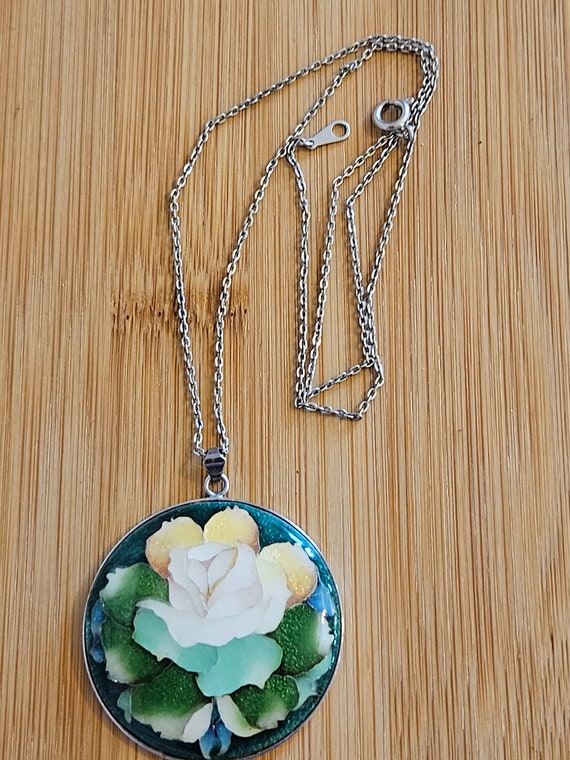 Vintage beautiful silvertone enamel rose pendant … - image 4