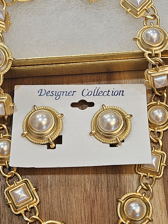 Stunning brushed gold and faux pearls vintage set… - image 1