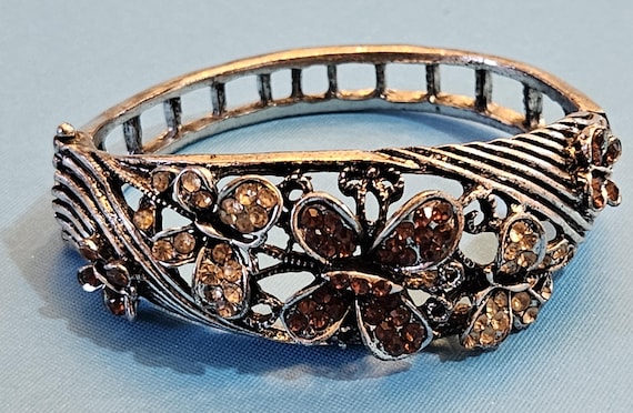 Beautiful crystalized clasp bracelet with  butter… - image 1