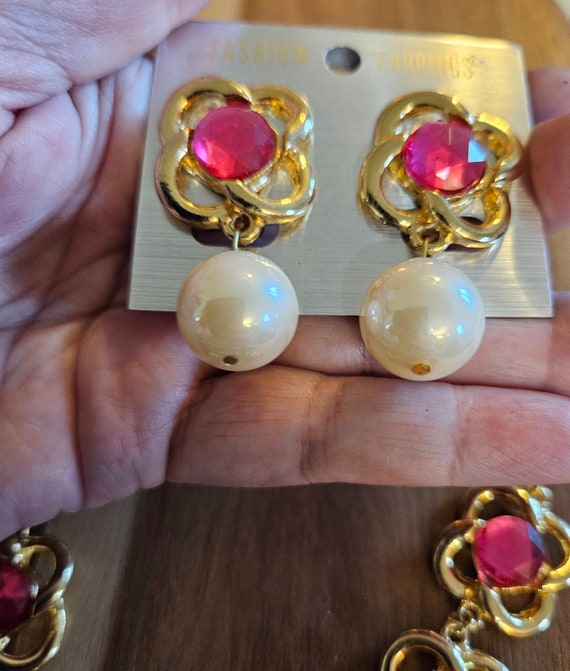 Amazing Vintage goldtoned matching earrings and n… - image 3