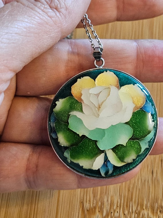 Vintage beautiful silvertone enamel rose pendant … - image 6