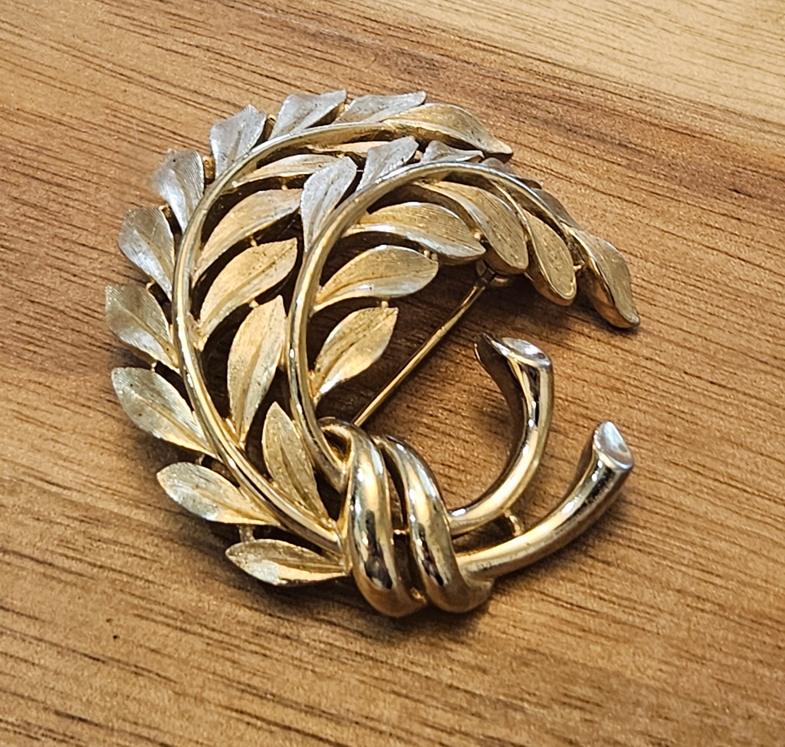 Vintage Goldtoned Leaf Crown Trifari Brooch in Excellent