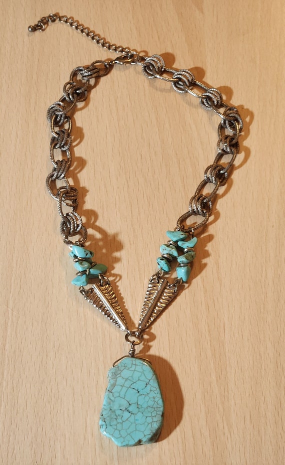 Unusual vintage magnesite and silvertone necklace 