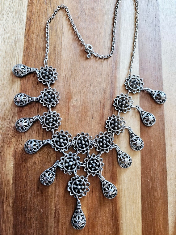 Unusual vintage silvertone necklace in southwester