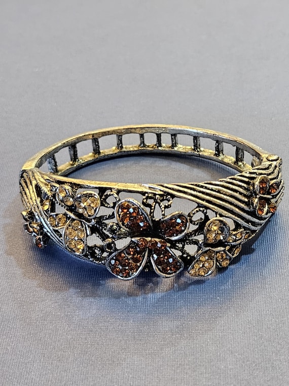 Beautiful crystalized clasp bracelet with  butter… - image 7