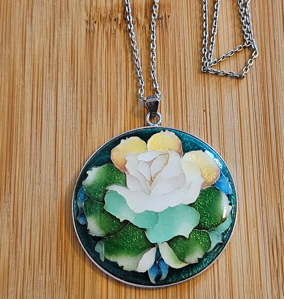 Vintage beautiful silvertone enamel rose pendant … - image 5