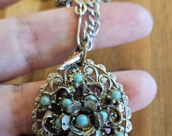 Vintage Sarah Coventry turquoise and silver pendant in very good Vintage condition!