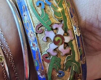 Amazing Vintage enamel goldtoned statement cloissoine bracelet in very good Vintage condition!