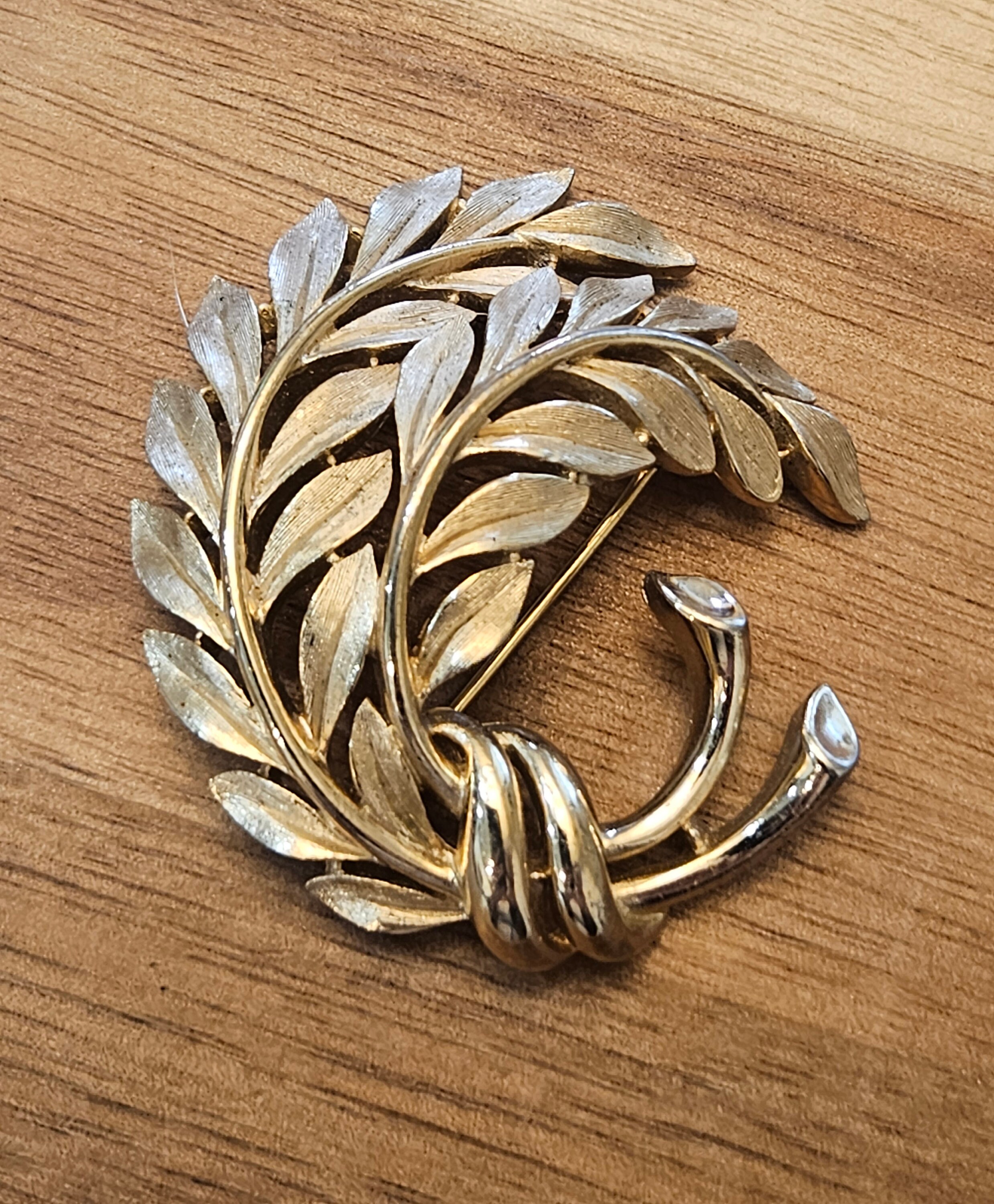 Vintage Goldtoned Leaf Crown Trifari Brooch in Excellent