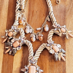 Vintage statement necklace with pastel colored rhinestones and beads in very good Vintage condition.