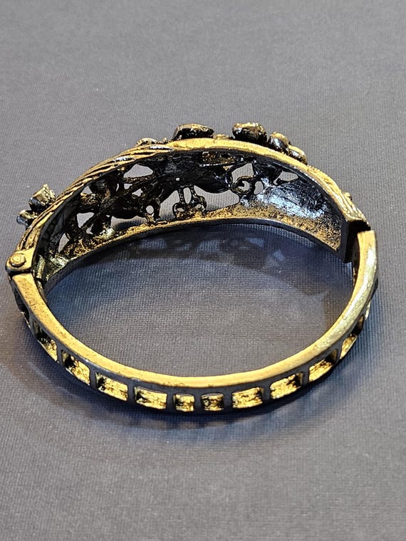 Beautiful crystalized clasp bracelet with  butter… - image 10