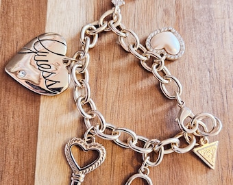 Vintage charm bracelet in goldtone by Guess!