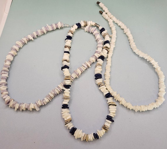 3 Vintage puka shell necklaces in very good Vinta… - image 6