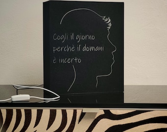Luminária personalizada com seu rosto e frase impressa em 3D