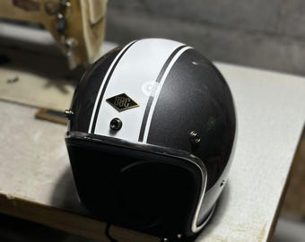 Casco Slimhead Midnight Chrome – Clean Racing Stripe 500TX