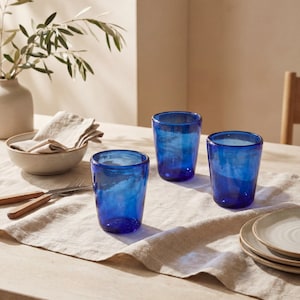 Vaso artesanal de vidrio soplado azul oscuro de 10 cm, pieza de artesanía egipcia de BEKYA