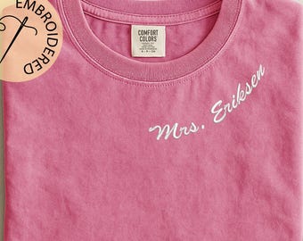 Camiseta bordada con el nombre de Sr. y Sra. en el escote - Camiseta personalizada para parejas - Regalo de San Valentín - Camiseta personalizada para esposo y esposa
