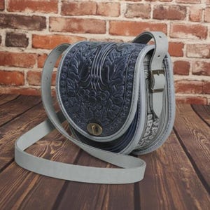 Handgeschnitzte Leder Crossbody Bag | Geprägte Blumentasche