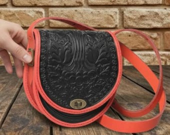 ウィリアム・モリスプリント クロスボディバッグ：レッドフローラル