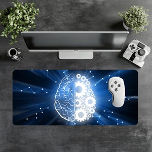 Peut inclure: Tapis de souris rectangulaire avec un motif de cerveau bleu et blanc et des engrenages. Le design comprend un contour de cerveau blanc et des engrenages, avec une souris blanche et un écran d'ordinateur en arrière-plan.