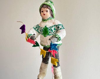 Cotton-wool Christmas ornament: Boy with Garland