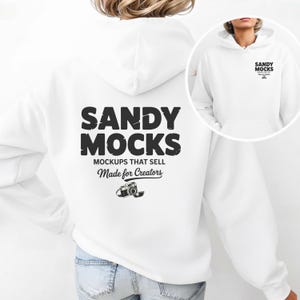 Mockup da frente e das costas do moletom branco Gildan 18500 | Mockup da gola redonda branca G180 com vista dividida | Mockup de modelo com vista dupla da frente e das costas