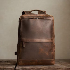 Ryggsäck i fullnarvat läder, retro brun reseryggsäck
