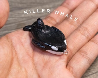 Llavero de orca hecho a mano con piedra antiestrés / Juguete antiestrés de arcilla con forma de orca / Regalo para aliviar la ansiedad / Llavero oceánico kawaii / Personalizable