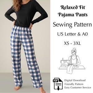 Könnte beinhalten: Eine Person trägt ein schwarzes Langarmshirt und eine blau-weiß karierte Schlafhose. Das Bild enthält den Text "Relaxed Fit Pajama Pants Sewing Pattern US Letter & A0 XS - 3XL". Ein PDF-Symbol ist ebenfalls sichtbar.