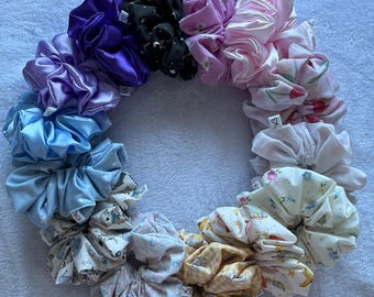 Handgemaakt in het Verenigd Koninkrijk satijnen katoenen scrunchies, XL mini-haaraccessoires, kat hond bloem cowgirl kersen prints, dames- en meisjesaccessoires