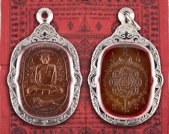 Amuleto tailandés Luang Pho Sud: Moneda de tigre saltando, bañada en plata