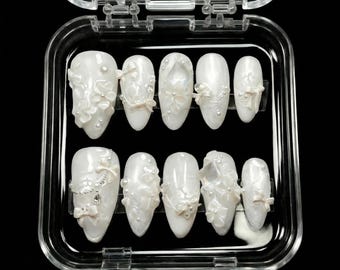 Brautperle Press On Nails - Weißes 3D-Blumen-Mandel-Set