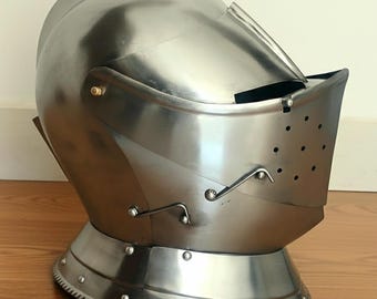 Elmo medievale da combattimento con visiera integrale e protezione per il collo rivettata, armatura da cavaliere in acciaio LARP
