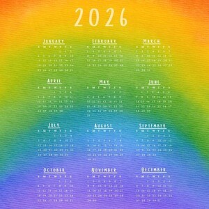 Op de afbeelding: Een kalender voor 2026 met een kleurrijke gradiënt achtergrond. Elke maand wordt weergegeven met zijn dagen, beginnend met januari en eindigend met december. Het jaar "2026" staat bovenaan.