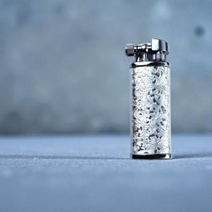 Retro Vintage Lighter, Refillable Vintage Smoking Accessory, Unique Gift for Men and Collectors Silver2