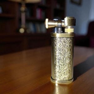 Retro Vintage Lighter, Refillable Vintage Smoking Accessory, Unique Gift for Men and Collectors Gold