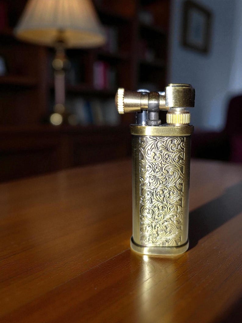 Retro Vintage Lighter, Refillable Vintage Smoking Accessory, Unique Gift for Men and Collectors Gold