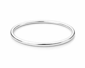 Pulsera clásica redonda de plata de ley 925, joyería minimalista para el día a día.