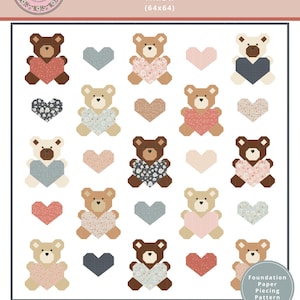 Pode incluir: Um padrão de colcha intitulado "Bear Hugs" com uma grade de ursinhos de pelúcia segurando corações. Os ursos são em vários tons de marrom e bege, com corações em rosa, azul e padrões florais. O padrão é para um cobertor de 162.56 x 162.56 cm.