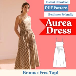 Può includere: Una donna indossa un vestito estivo a quadri marrone e bianco con spalline sottili e tasche. L'immagine include il testo "Aurea Dress", "PDF Pattern" e "Beginner Friendly". Viene mostrato anche un disegno a tratto del vestito.