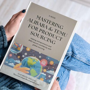 Op de afbeelding: Een e-book getiteld "Mastering Alibaba & Temu for Product Sourcing" wordt door een persoon vastgehouden. De boekomslag toont een wereldbol en de tekst "Helping entrepreneurs and SMEs launch confidently with global sourcing."