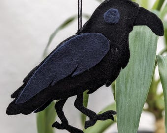 Felt raven pendant, dark forest decoration, handmade decorative pendant, gift idea, mystical pendant, woodland animal decoration, mystical decoration