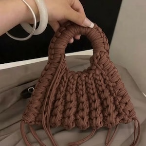 Crochet Hobo Bag Pattern, Chunky T-Shirt Yarn DIY (Beginner-Friendly)