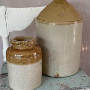 Jarra antiga de grés Skey Tamworth, jarro inglês bicolor com esmalte salino, vaso rústico grande.
