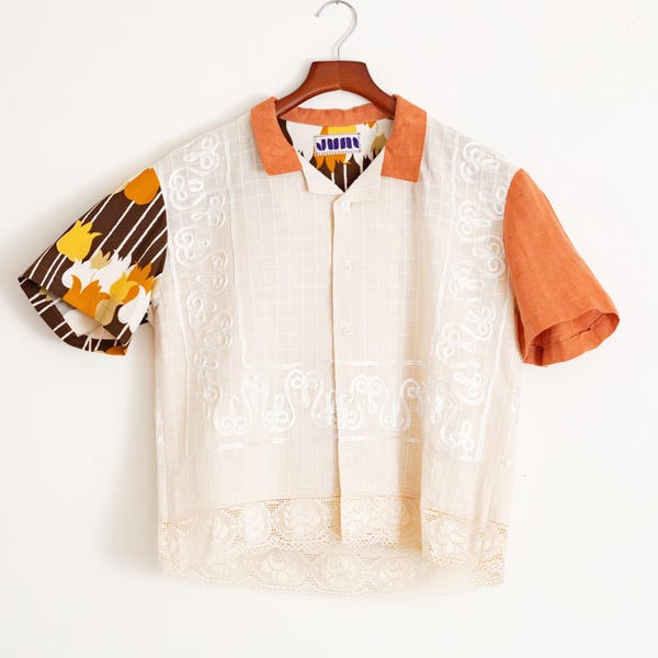 Handgemaakt in de VS Geüpcycled duurzaam cropped kampshirt met knoopsluiting L Unique Slow Fashion
