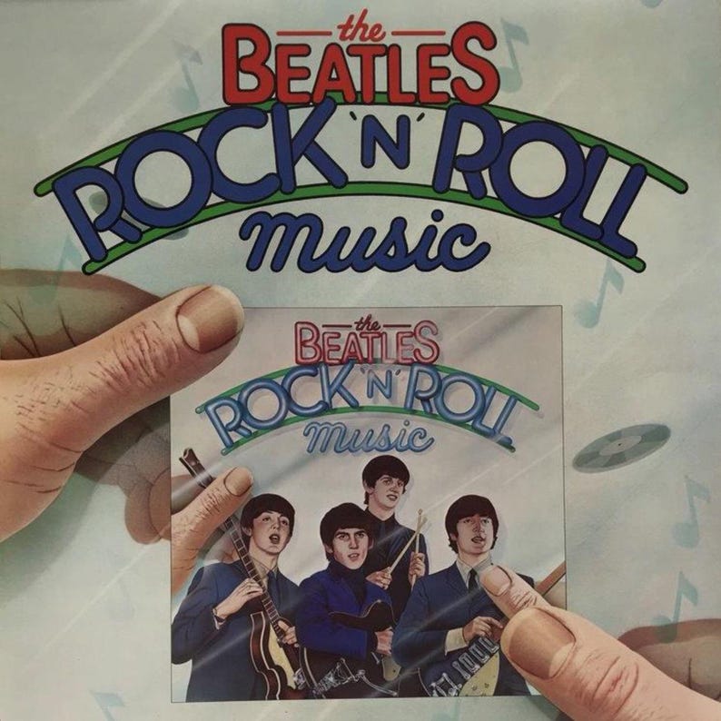 Puede incluir: Una portada de &aacute;lbum vintage de "Rock 'N' Roll Music" de The Beatles. La car&aacute;tula del &aacute;lbum presenta a los miembros de la banda con trajes, con el t&iacute;tulo del &aacute;lbum en una fuente retro colorida. La imagen est&aacute; sostenida por una mano.