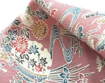 Staubige lila rosa japanische Seiden-Kimono-Stoffbahnen, traditionelle Blumenpflanze, 100 % Seide, nachhaltiges Öko-Nähen, Geschenk, dekonstruierter Kimono