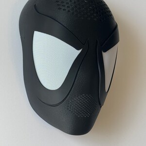 Puede incluir: Un letrero de madera r&uacute;stica con el texto "Welcome to our home" en letras blancas. El letrero presenta un acabado envejecido y un dise&ntilde;o sencillo y acogedor, perfecto para la decoraci&oacute;n de la puerta principal.