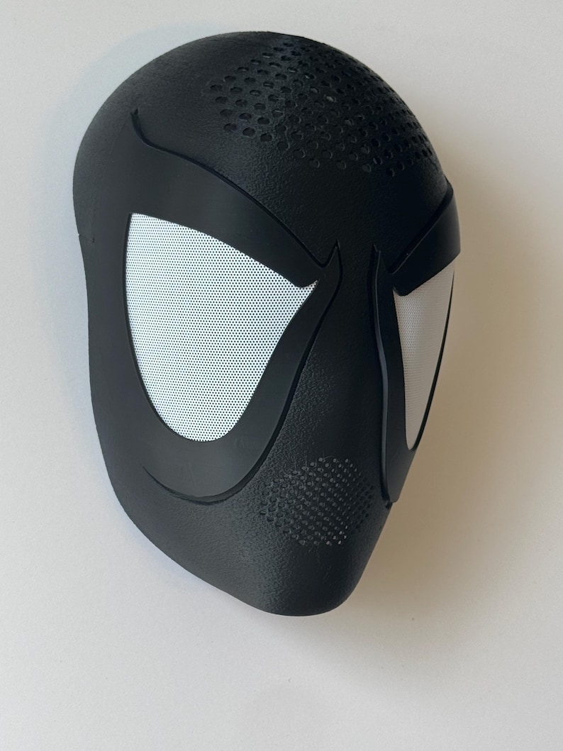 Puede incluir: Un letrero de madera r&uacute;stica con el texto "Welcome to our home" en letras blancas. El letrero presenta un acabado envejecido y un dise&ntilde;o sencillo y acogedor, perfecto para la decoraci&oacute;n de la puerta principal.