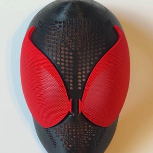 Maschera di Spiderman, stile Kaine Parker V2, stampata in 3D su misura, lenti magnetiche, accessorio per cosplay personalizzato, guscio in PETG resistente. immagine 1